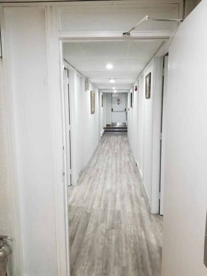 Hôtel Xs Dealz à Toronto Extérieur photo